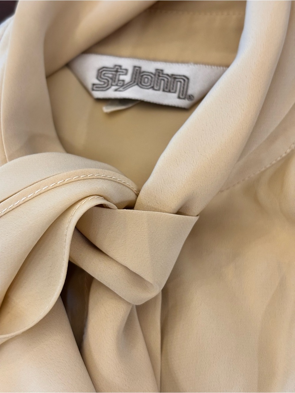 Vintage St John Blouse Size 6 Gold Tan Tie Neck Long Sleeve Top - Picture 6 of 8